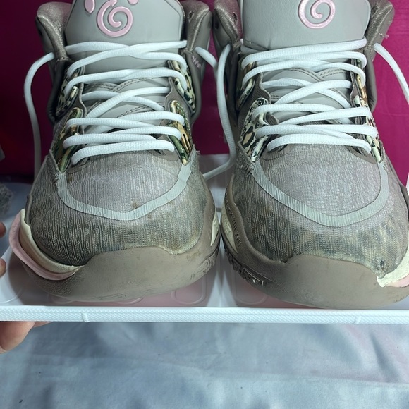 (B)‎ Nike Kyrie Infinity Leopard Print Basketball Shoes Iron Ore Light W, Size 9 - Picture 7 of 16